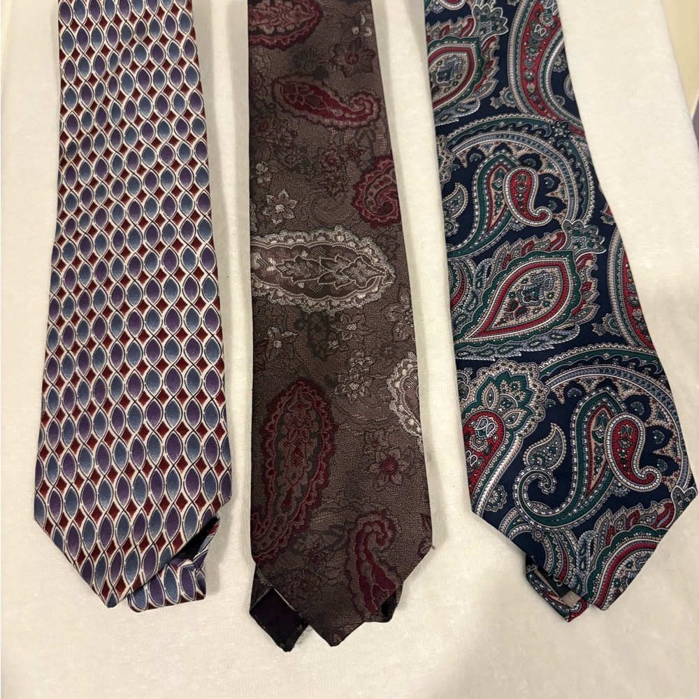 Three Oscar de la Renta 100% silk Ties in three different colors